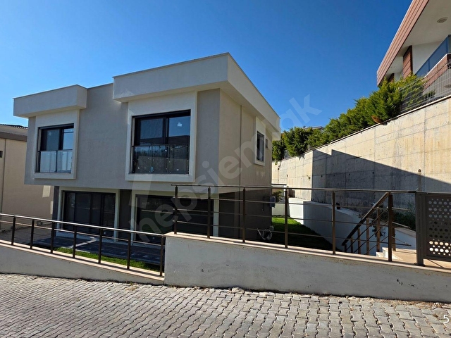 HAVUZLU SİTEDE DOĞALGAZLI YENİ VİLLA - Görsel 19