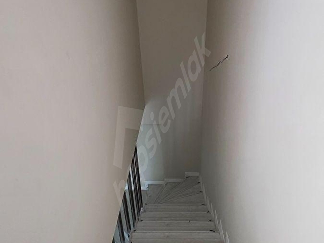 HAVUZLU SİTEDE DOĞALGAZLI YENİ VİLLA - Görsel 18