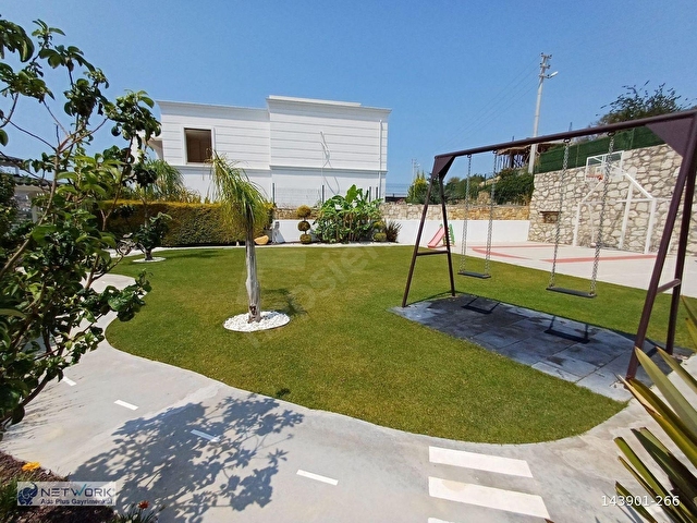KUŞADASINDA EMSALSİZ 1200 M2 İÇİN DE SOSYAL DONATILI MÜSTAKİL VİLLA - Görsel 2