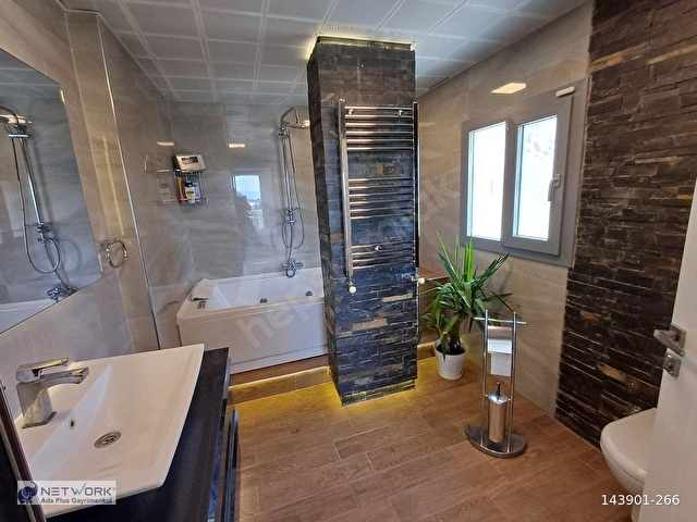 KUŞADASINDA EMSALSİZ 1200 M2 İÇİN DE SOSYAL DONATILI MÜSTAKİL VİLLA - Görsel 26