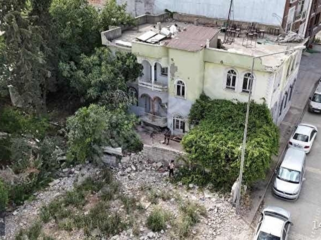 İNFO SATILIK MÜSTAKİL EV VE ARSASI MERKEZDE BAHÇELİ - Görsel 4