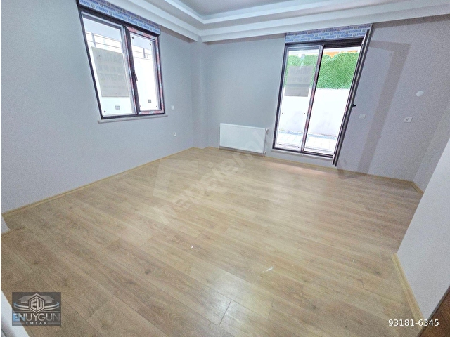 LİBADİYE CADDESİ VE METRO YAKINI BAHÇE KULLANIMLI SIFIR BİNADA DÜZ GİRİŞ 1+1 - Görsel 2