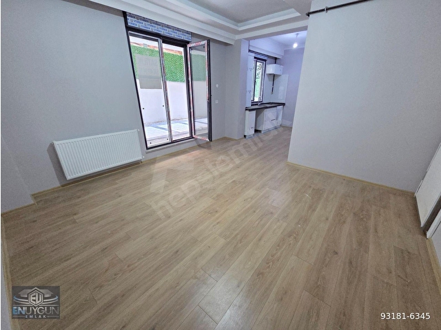 LİBADİYE CADDESİ VE METRO YAKINI BAHÇE KULLANIMLI SIFIR BİNADA DÜZ GİRİŞ 1+1 - Görsel 3