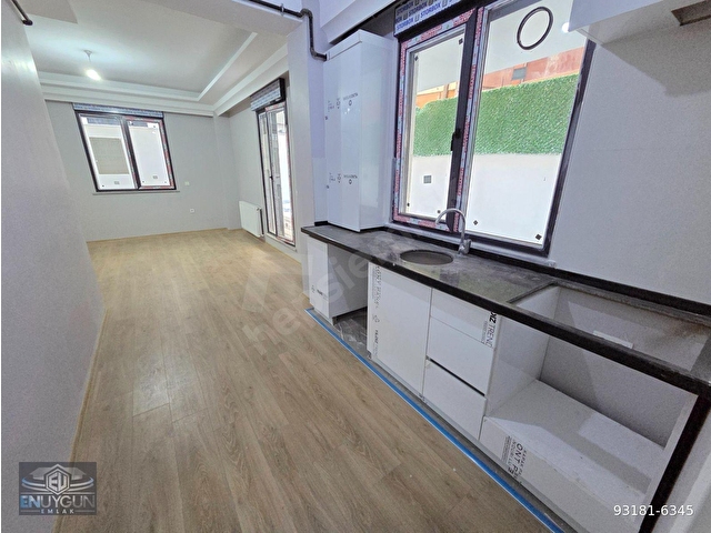 LİBADİYE CADDESİ VE METRO YAKINI BAHÇE KULLANIMLI SIFIR BİNADA DÜZ GİRİŞ 1+1 - Görsel 9