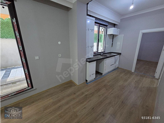 LİBADİYE CADDESİ VE METRO YAKINI BAHÇE KULLANIMLI SIFIR BİNADA DÜZ GİRİŞ 1+1 - Görsel 8