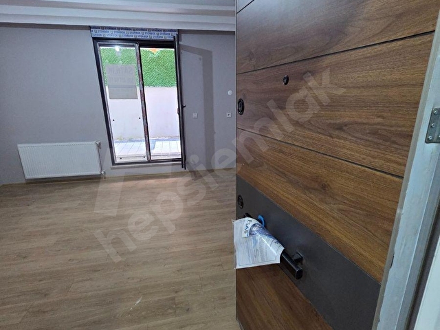 LİBADİYE CADDESİ VE METRO YAKINI BAHÇE KULLANIMLI SIFIR BİNADA DÜZ GİRİŞ 1+1 - Görsel 23