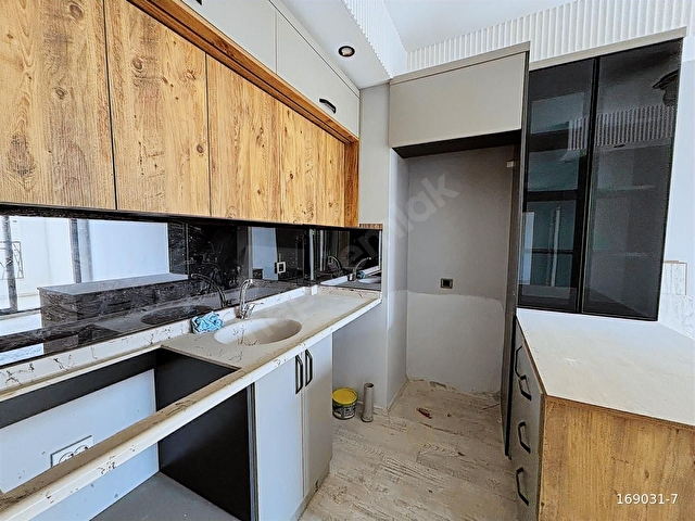 TEK BLOK DENİZE YAKIN ŞEHİR MANZARALI 2+1 SATILIK DAİRE - Görsel 3