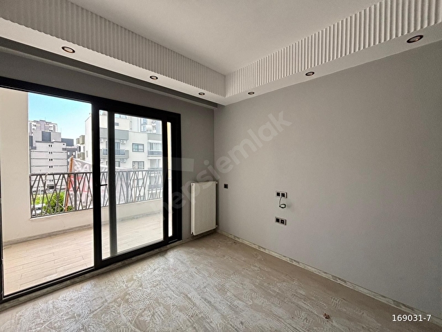 TEK BLOK DENİZE YAKIN ŞEHİR MANZARALI 2+1 SATILIK DAİRE - Görsel 7
