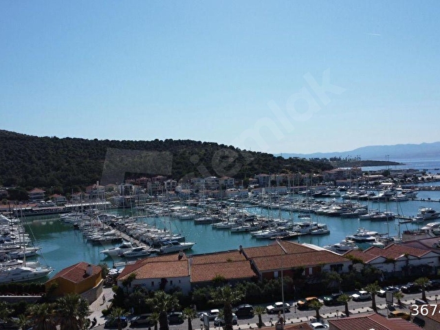 ÇEŞME MARİNA YAKINI 3 ODA 2 SALON KAPALI ŞIK VERANDALI SATILIK DUBLEKS LÜKS DAİRE