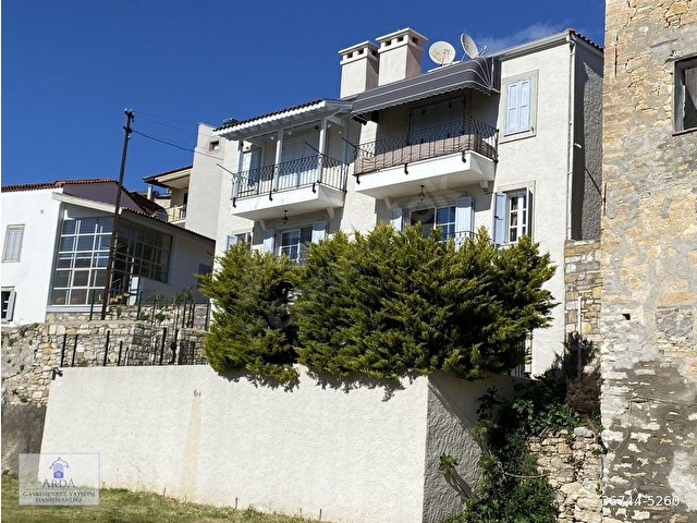 ÇEŞME MARİNA YAKINI 3 ODA 2 SALON KAPALI ŞIK VERANDALI SATILIK DUBLEKS LÜKS DAİRE - Görsel 3