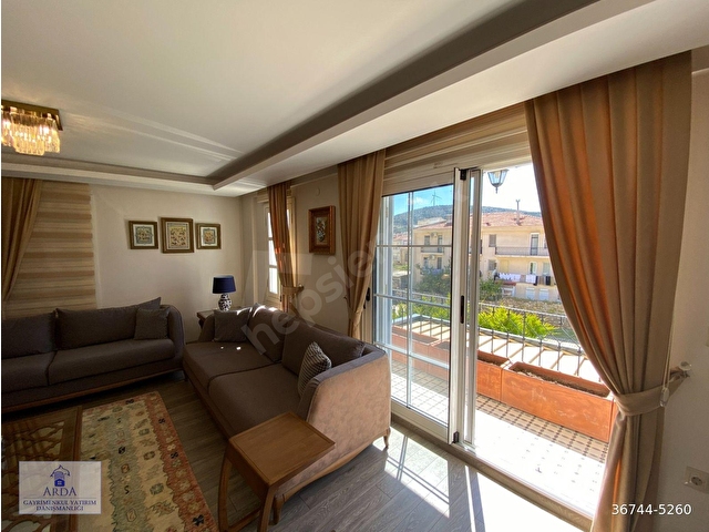 ÇEŞME MARİNA YAKINI 3 ODA 2 SALON KAPALI ŞIK VERANDALI SATILIK DUBLEKS LÜKS DAİRE - Görsel 12