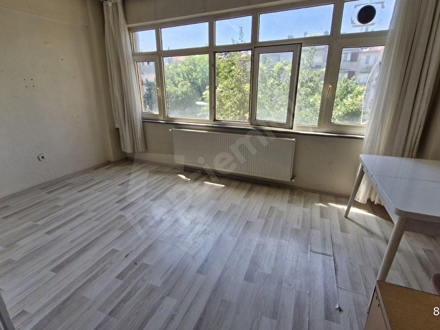 BAŞVEKİL EMLAKTAN ÇAPA K.SARAY MEYDANINDA 3.KAT 2+1 70M2 DAİRE.