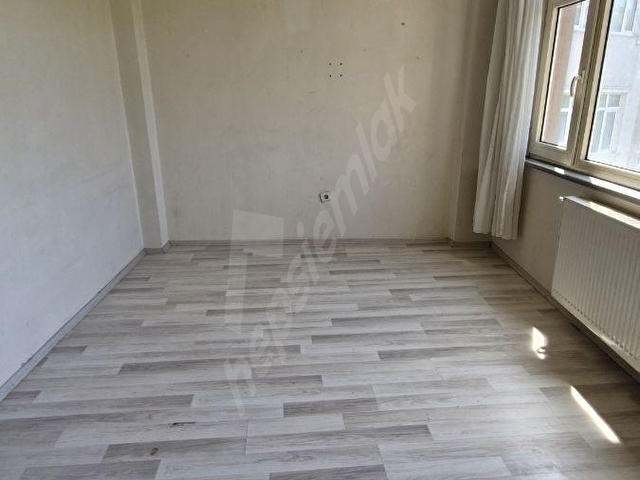 BAŞVEKİL EMLAKTAN ÇAPA K.SARAY MEYDANINDA 3.KAT 2+1 70M2 DAİRE. - Görsel 7