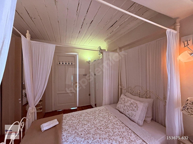 Premiumdan Ödüllü Tarihi Rum Evinde Eşyalı Teraslı Kiralık Daire - Görsel 22