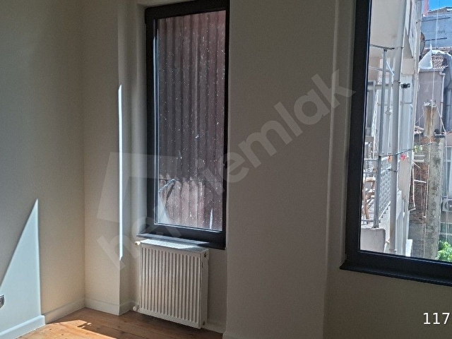 Cihangir Sıraselviler caddesinde Tarihi Binada 2.kat 4+1 yüksek Tavanlı Daire. - Görsel 2