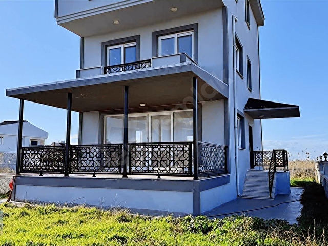 İZMİR DİKİLİ SALİHLER ALTINDA SATILIK 4+1 MÜSTAKİL VİLLA - Görsel 3