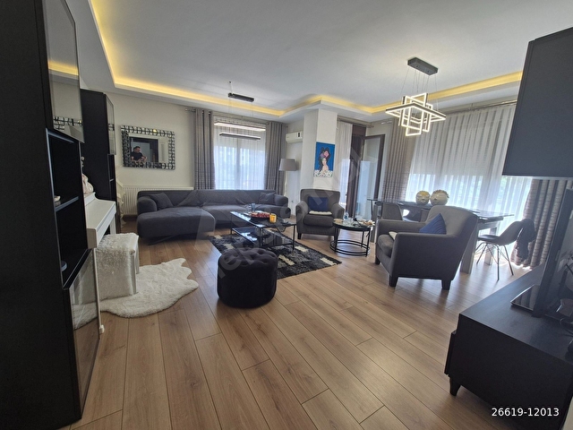 ATADAN İDEALTEPE DE 6 YILLIK, HARİKA KONUMDA EMALSİZ 3+2 DUBLEX - Görsel 7