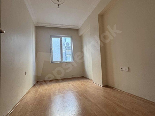 KARŞIYADA 2+1 90 M KULLANIŞLI MASRAFSIZ GDB CEPHE 1 KAT DAIRE - Görsel 18