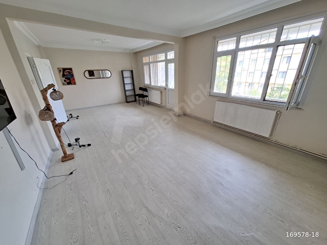 ÇENGELKÖY DE SAHİLE YÜRÜME MESAFESİNDE BAHÇE KULLANIMLI DAİRE - Görsel 8