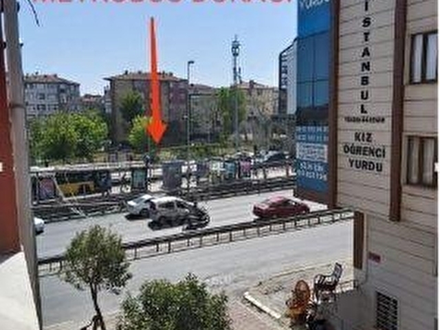 AVCILAR ŞÜKRÜBEY DE METROBÜS KARŞISI SATILIK 2+1 ARA KAT DAİRE