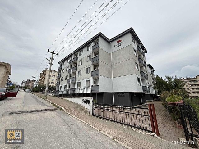 GÖRÜKLE MERKEZDE KOŞU YOLUNDA KİRALIK 1+1 DAİRE - Görsel 4