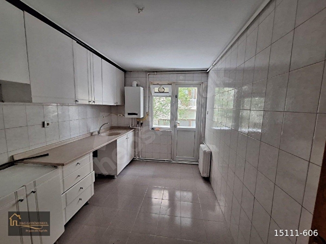 HG GAYRİMENKULDENMERKEZİ KONUMDA 3+1+KİLER 135M2 ARA KATTA ÇİFT BALKON!!!