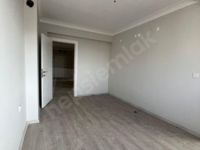 Ulubeyde Ulaşımı Kolay, Cadde Üzeri, 8. Kat Önü Açık 3+1 - Görsel 3