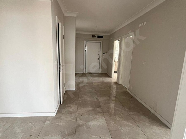 Ulubeyde Ulaşımı Kolay, Cadde Üzeri, 8. Kat Önü Açık 3+1