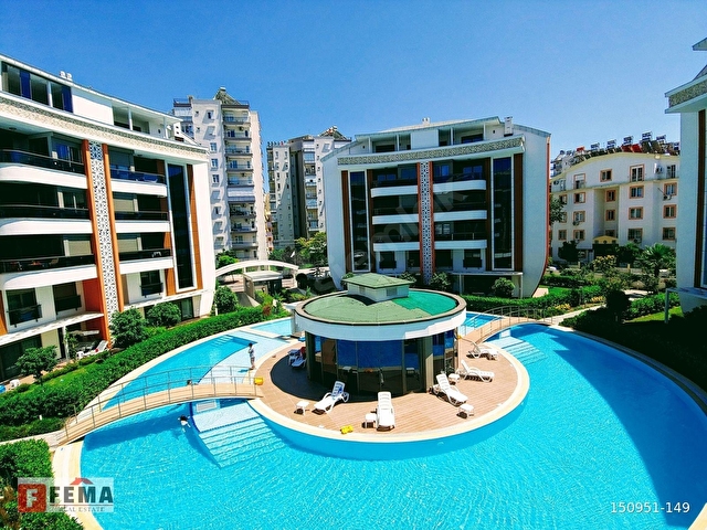 Lüks Donanımlı Sitede Satılık 4+1 Rezidans - For Sale