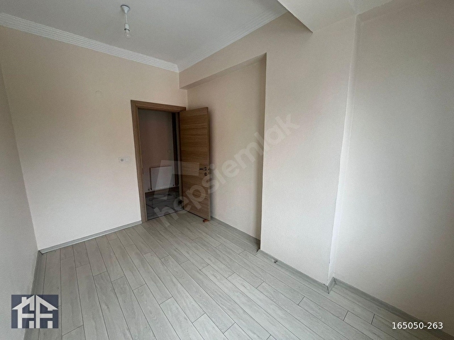 SAHİLE YAKIN CAM BALKONLU AYRI MUTFAK AÇIK CEPHE HAVUZLU 2+1 - Görsel 10