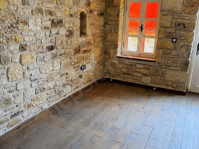 YENİ FOÇADA TARİHİ DOKUNUN ZARAFETİYLE BULUŞAN ÖZEL TAŞ VİLLA - Görsel 10