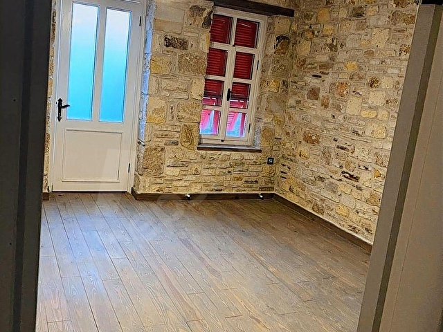 YENİ FOÇADA TARİHİ DOKUNUN ZARAFETİYLE BULUŞAN ÖZEL TAŞ VİLLA - Görsel 26