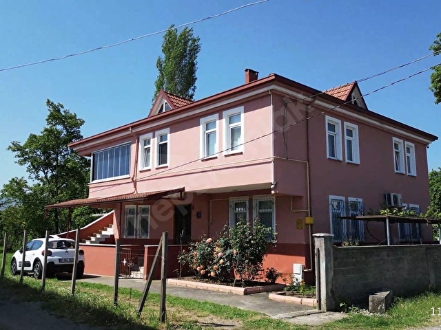 Engiz Mahallesi Ana Yol Altında İçinde İki Katlı Ev Satılık Arsa