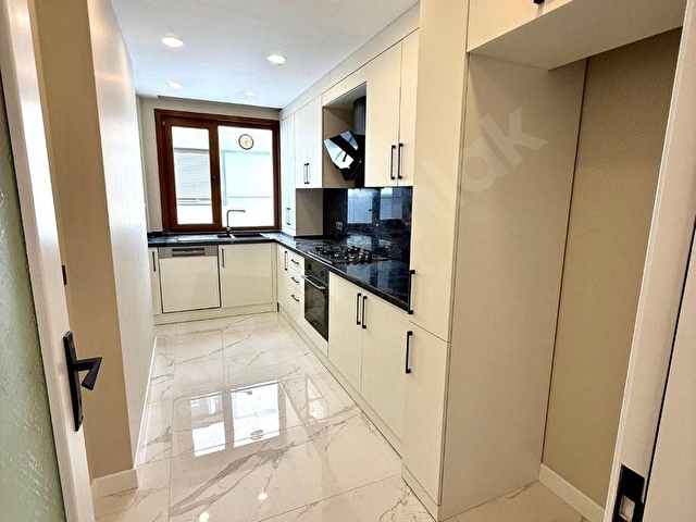CaddeİST GÖZTEPE CADDEYE YAKIN 100m² NET 18 YILLIK ARA KAT - Görsel 8