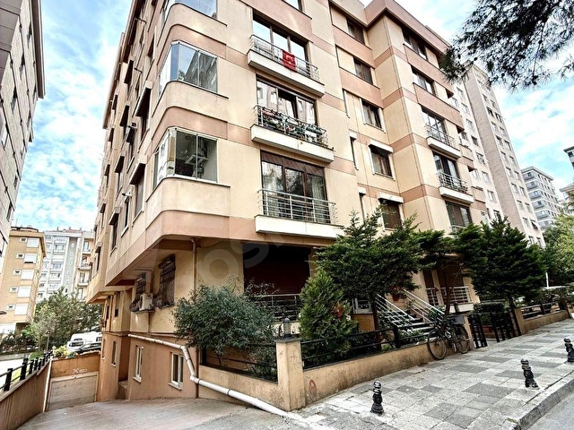 CaddeİST GÖZTEPE CADDEYE YAKIN 100m² NET 18 YILLIK ARA KAT