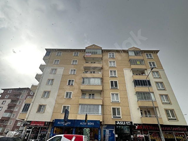 BARBAROS MAH.ANAFARTALAR CADDESİ ÜZERİ SATILIK TER TEMİZ BAKIMLI 3+1 DAİRE
