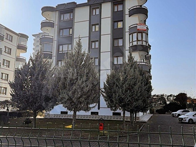 İLKYERLEŞİM METRO YAKINI DAMLA SİTESİNDE ASANSÖRLÜ 3+1 SATILIK - Görsel 5