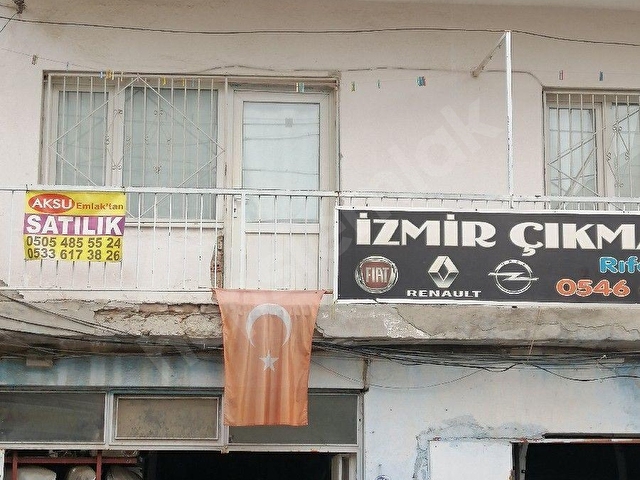 Bornova 2.Sanayii Sitesinde Alt kat Dükkan, Üst Kat Daire  Olmak Üzere Satılık Bina
