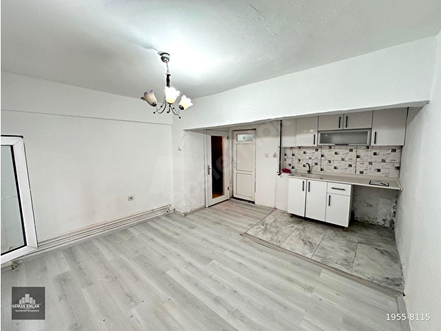 UZMAN EMLAKTAN FOÇA SOKAKTA UYGUN FİYATLI 1+1 DAİRE - Görsel 5