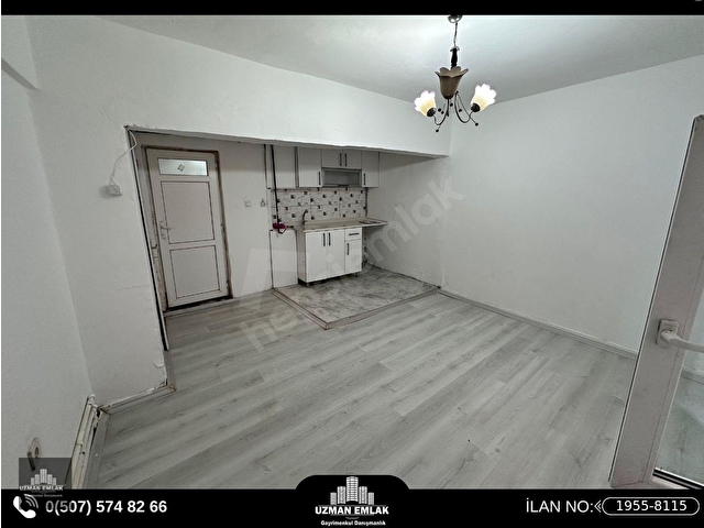 UZMAN EMLAKTAN FOÇA SOKAKTA UYGUN FİYATLI 1+1 DAİRE