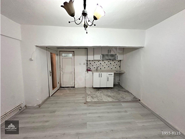 UZMAN EMLAKTAN FOÇA SOKAKTA UYGUN FİYATLI 1+1 DAİRE - Görsel 3