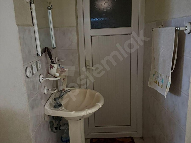 Şehir merkezine yakın, oturuma hazır müstakil ev - Görsel 24