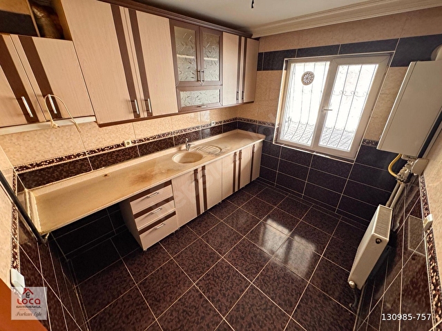 ÇAMBAŞI CADDE PARALELİ KATTA 3+1 ASANSÖRLÜ 110m² FIRSAT DAİRESİ