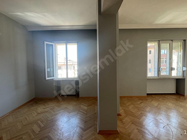 Site İçinde Geniş, Otoparklı ve Havuzlu 4+1 Çatı Dubleksi - Görsel 9