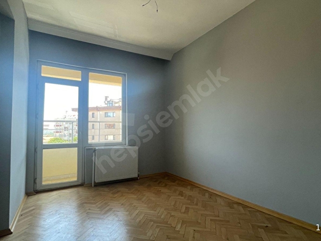 Site İçinde Geniş, Otoparklı ve Havuzlu 4+1 Çatı Dubleksi - Görsel 18