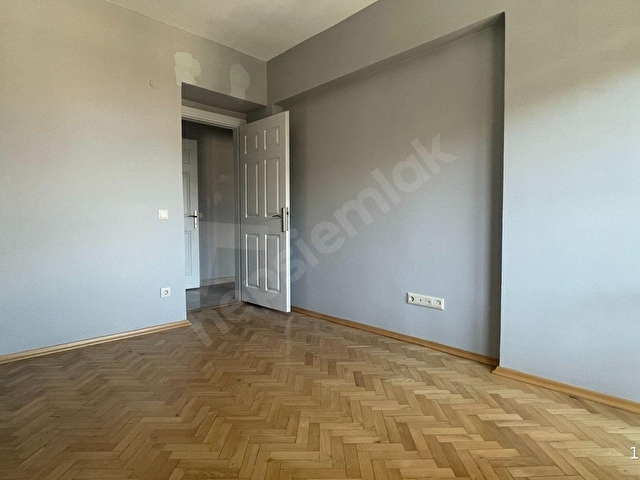 Site İçinde Geniş, Otoparklı ve Havuzlu 4+1 Çatı Dubleksi - Görsel 15