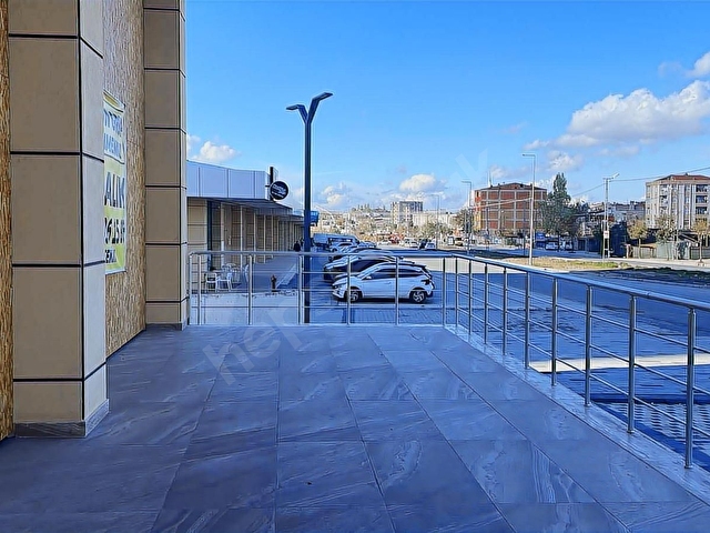 ÇINAR DAN BAHÇEŞEHİR ISP.KULE BİZİMEVLER 10 KİRALIK 220 M²İŞYERİ - Görsel 3