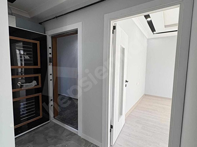 ARNAVUTKÖY DEVLET HASTANESİNE YAKIN SATILIK 2.KAT 2+1 90M2 - Görsel 7