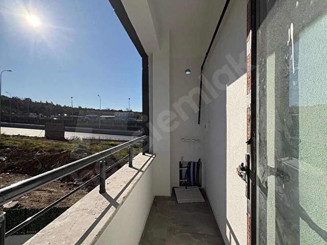 ARNAVUTKÖY DEVLET HASTANESİNE YAKIN SATILIK 2.KAT 2+1 90M2 - Görsel 21