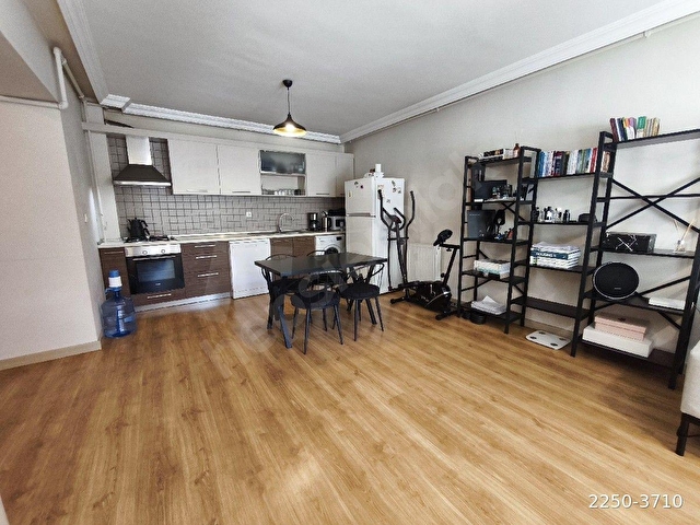 GARDENDEN GAZİ YAKINI GENÇ BİNADA KATTA BAKIMLI ÇOK GENİŞ 1+1 DAİRE - Görsel 4